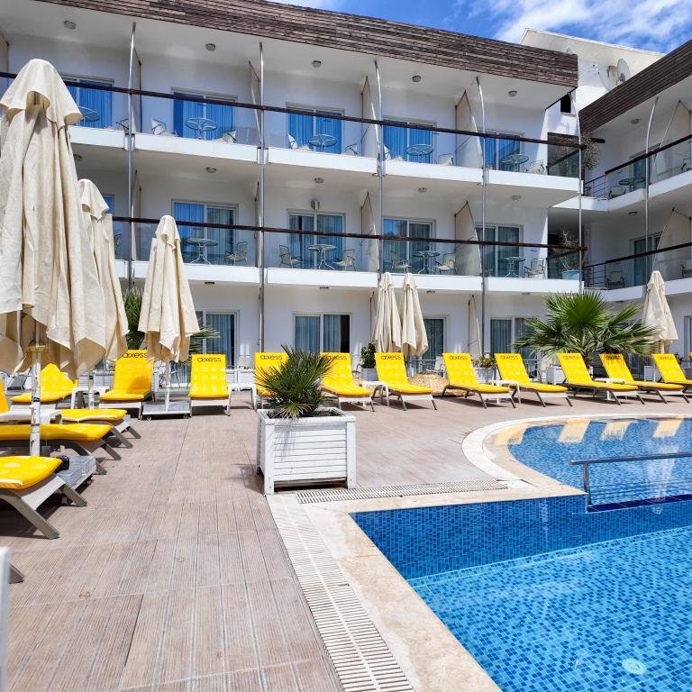 Unigenç Turizm - Lizbonia Otel Çeşme