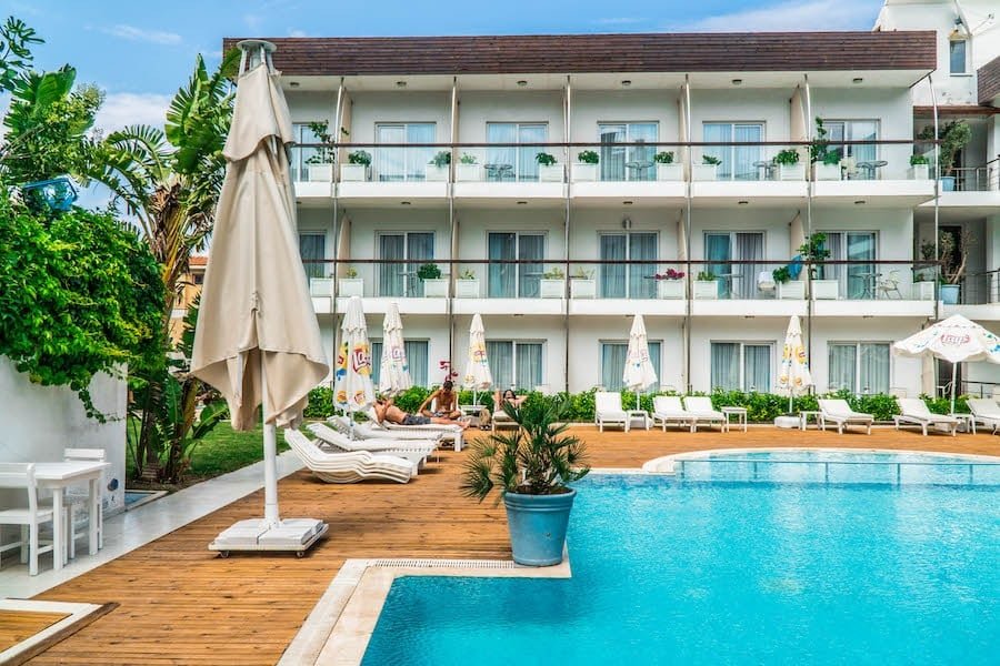 Unigenç Turizm - Lizbonia Otel Çeşme