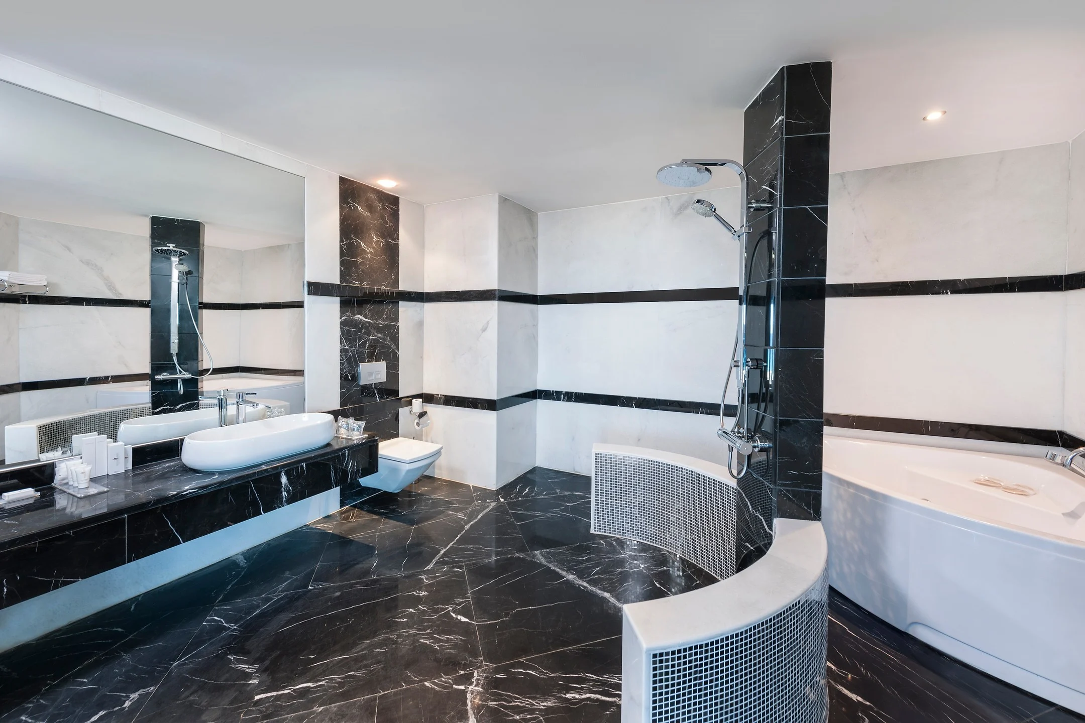 Uni Genç Turizm - Nuh'un Gemisi Deluxe Hotel & Spa